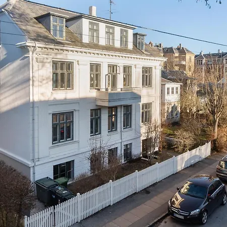 In Quiet White Hortensiavej 8 On Frederiksberg C Auberge de jeunesse *