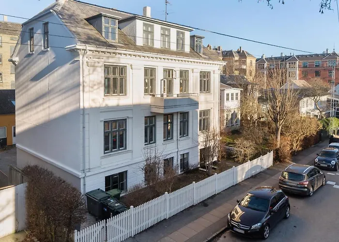 In Quiet White Hortensiavej 8 On Frederiksberg C Hostel *